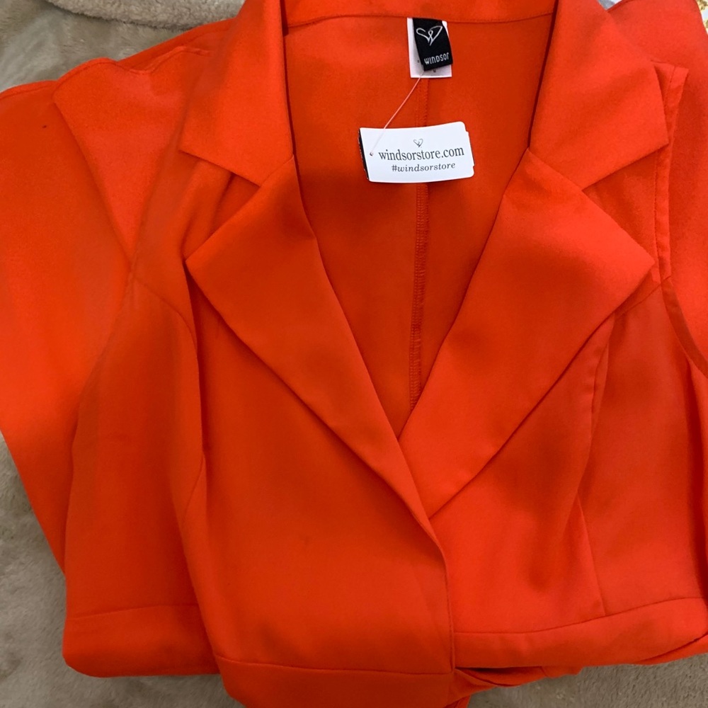 RED BLAZER/NO SHOULDER/ROMPER